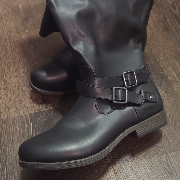 Ladies Boots - Picture 4 of 4